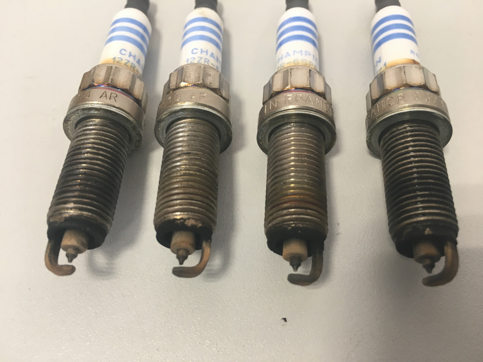 Справа на лево: 1-й, 3-й, 2-й, 4-й. — BMW 1 series (F20)