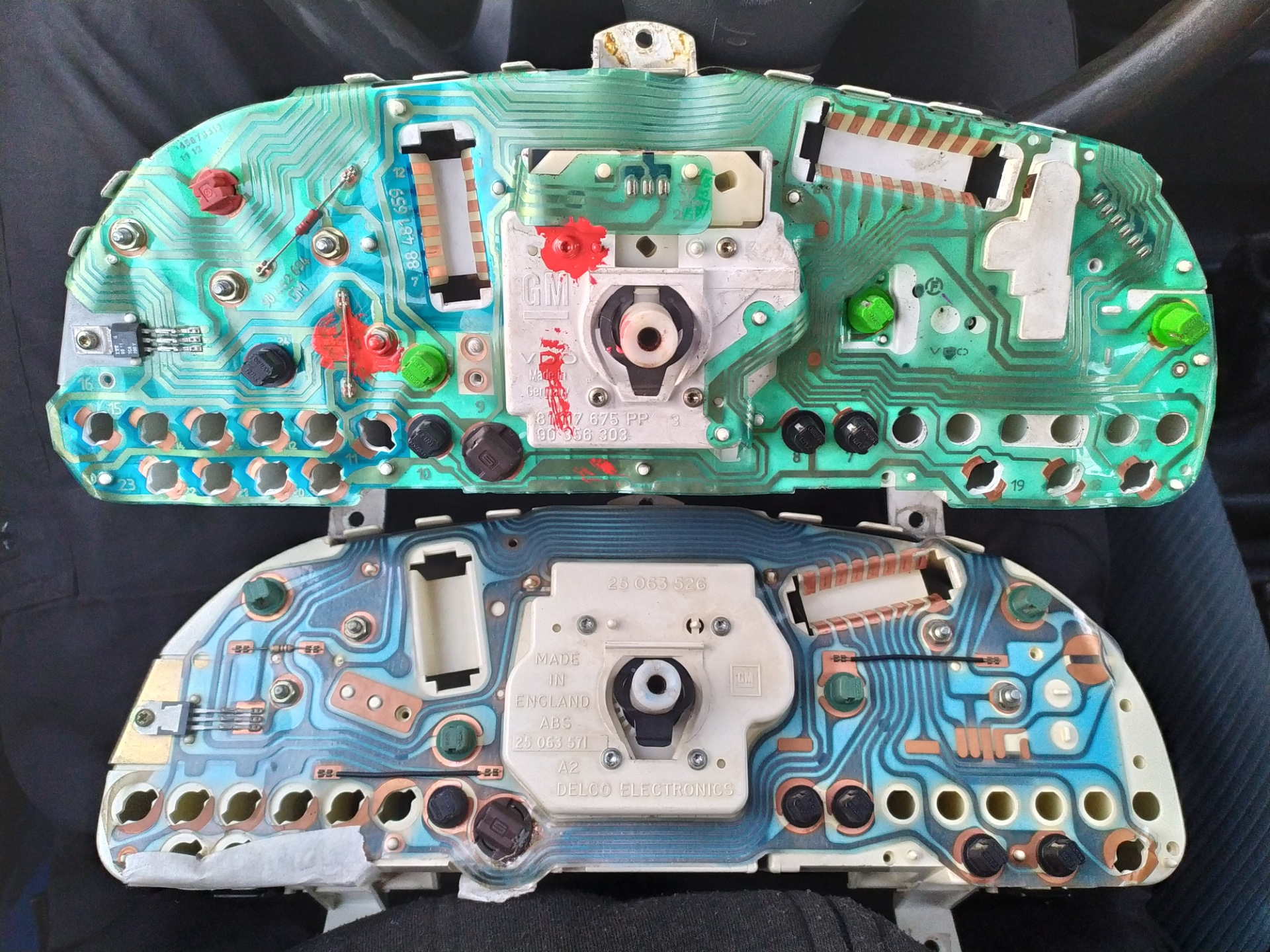 Не работает тахометр шевроле. Провод тахометра шевроле лачетти. Индикация на панели приборов шевроле лачетти. Не работает тахометр шевроле. Шевроле лачетти индикатор тормозной.