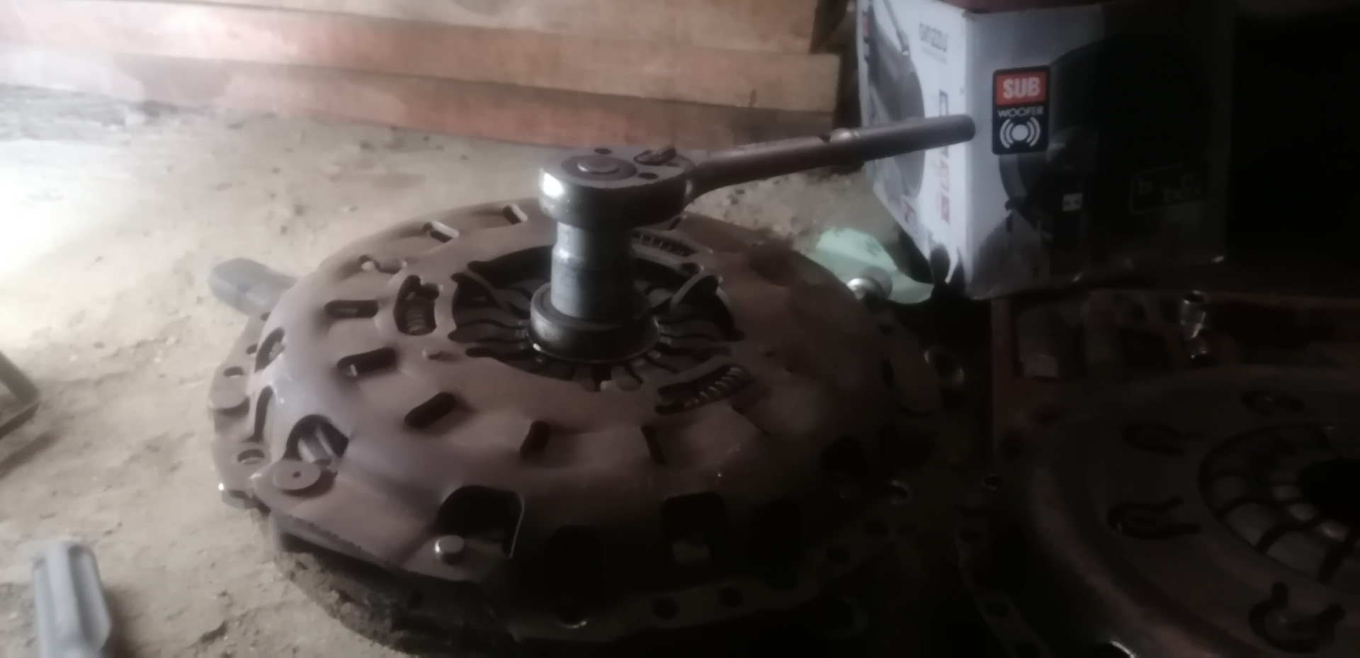 Как взвести самподводящуюся корзину сцепления — BMW 5 series (E39), 2,5 ...