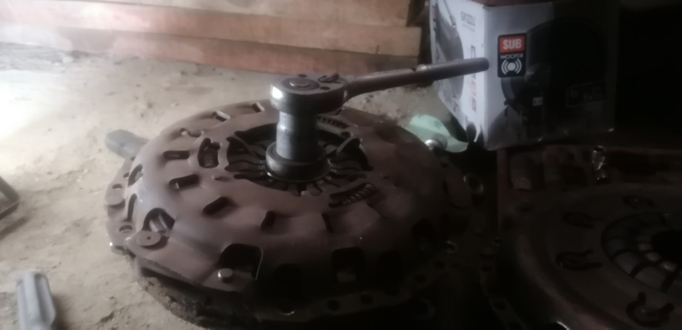 Как взвести самподводящуюся корзину сцепления — BMW 5 series (E39), 2,5 ...