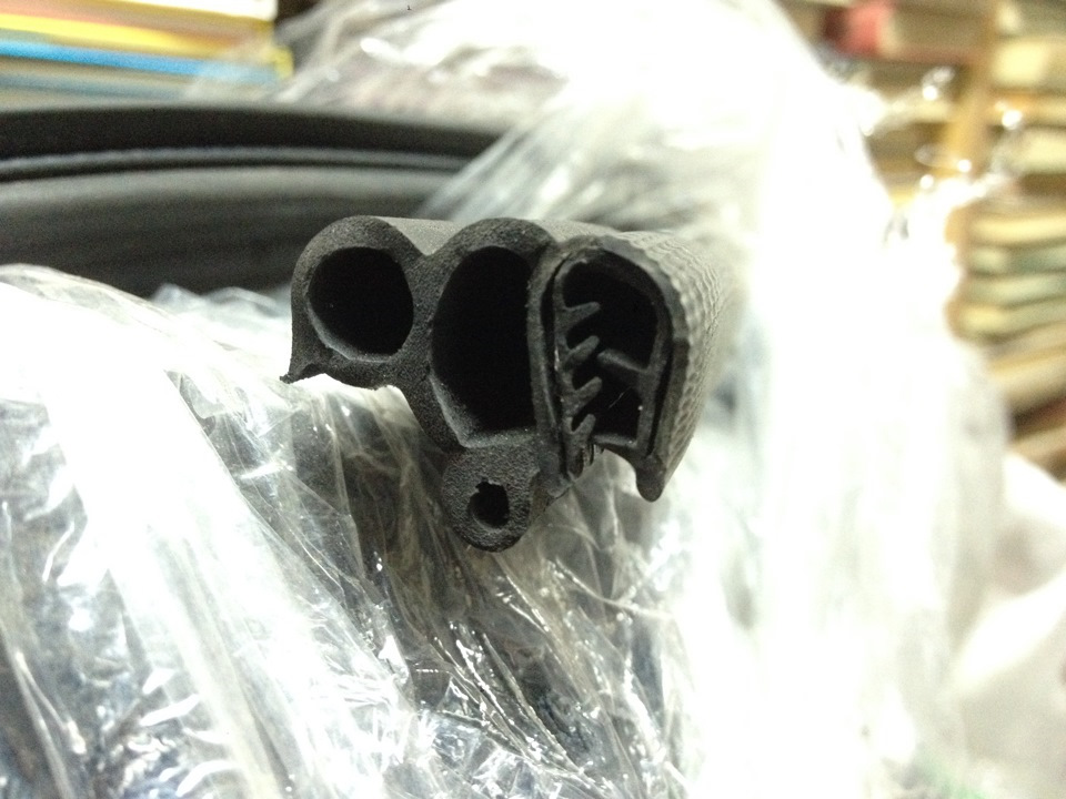 Уплотнительные резинки 2114. Уплотнитель ваз 2114. 3 камерные уплотнители 2114. Уплотнительные резинки 2114. Уплотнитель двери ваз 2113.