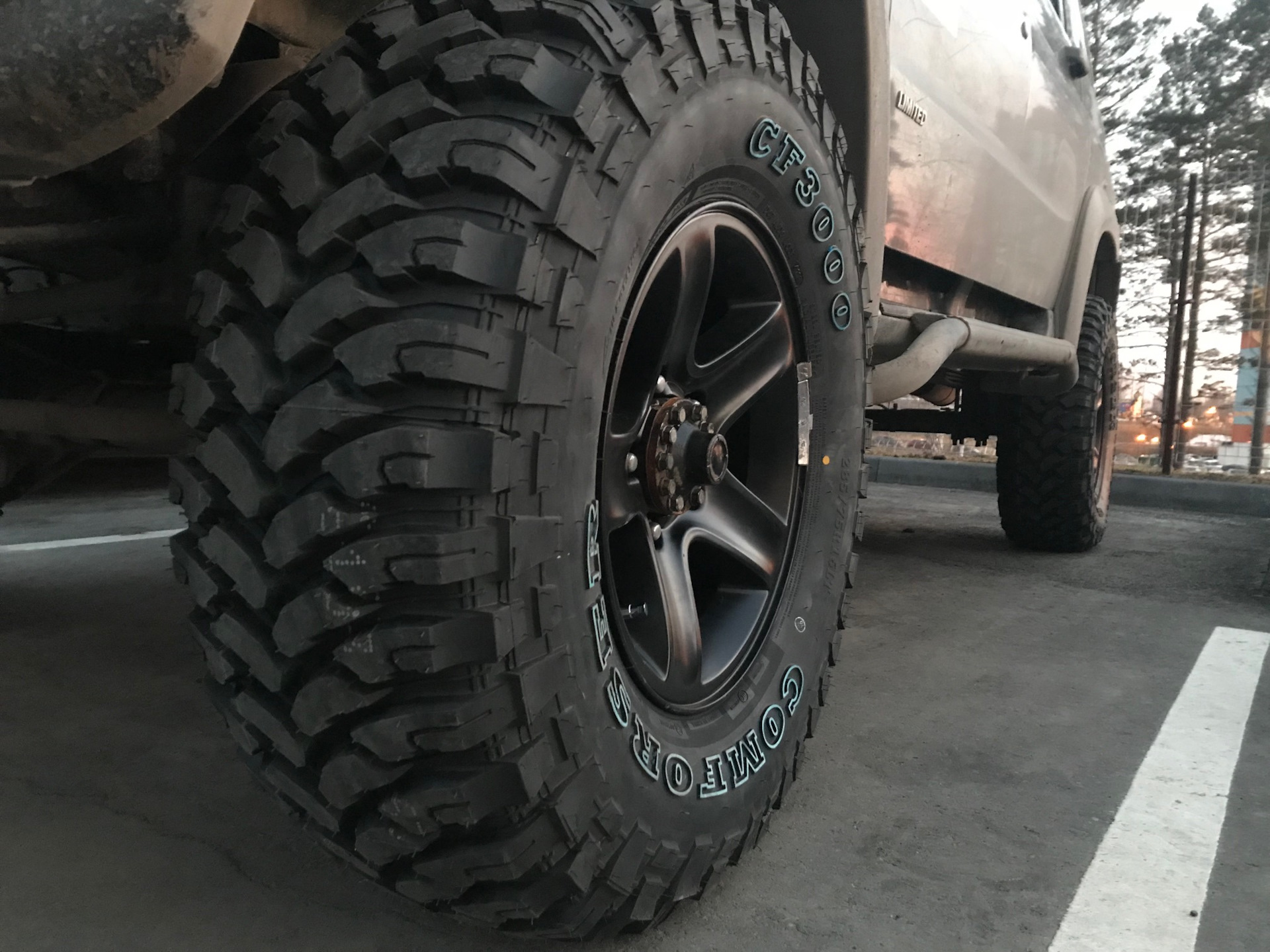 285 75 r16. Comforser 285/75 r16. Кинг Кобра экстрим 285 75 16. 285/75 R16 Comforser cf3000 в Toyota Hilux. Комфорсеры St.