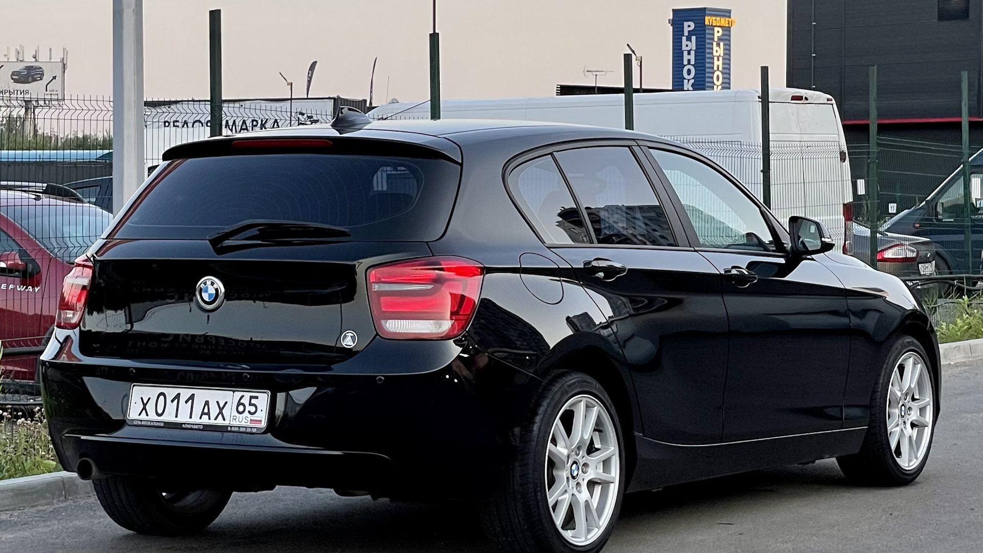 The new BMW 1 Series 5-door Urban Line. (03/2015)