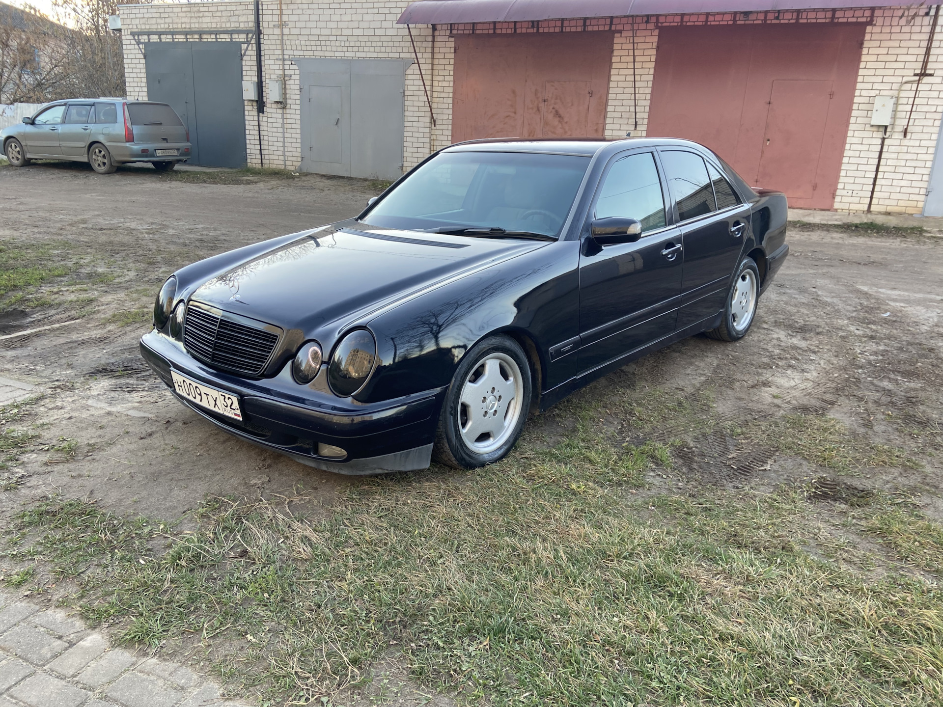 Снять задний диван w210