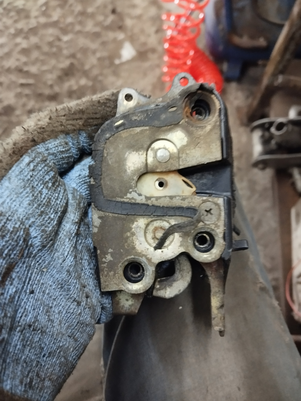 残欠 Решение проблемы блокировки замка задних дверей — Toyota Land