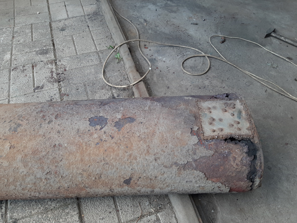 Дырка в глушителе( — Dodge Durango II, 5,7 л, 2004 года | расходники ...