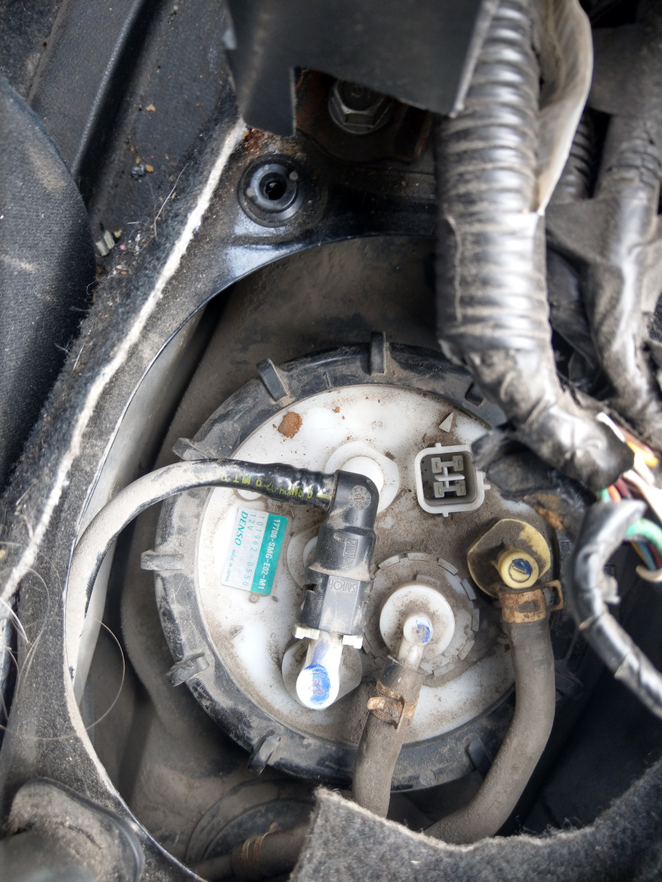 признак зоны регулирования по датчику кислорода. датчик кислорода топливной коррекции. корректировка датчика. долгосрочная и кратковременная коррекция. показания эбу январь 5 r83.