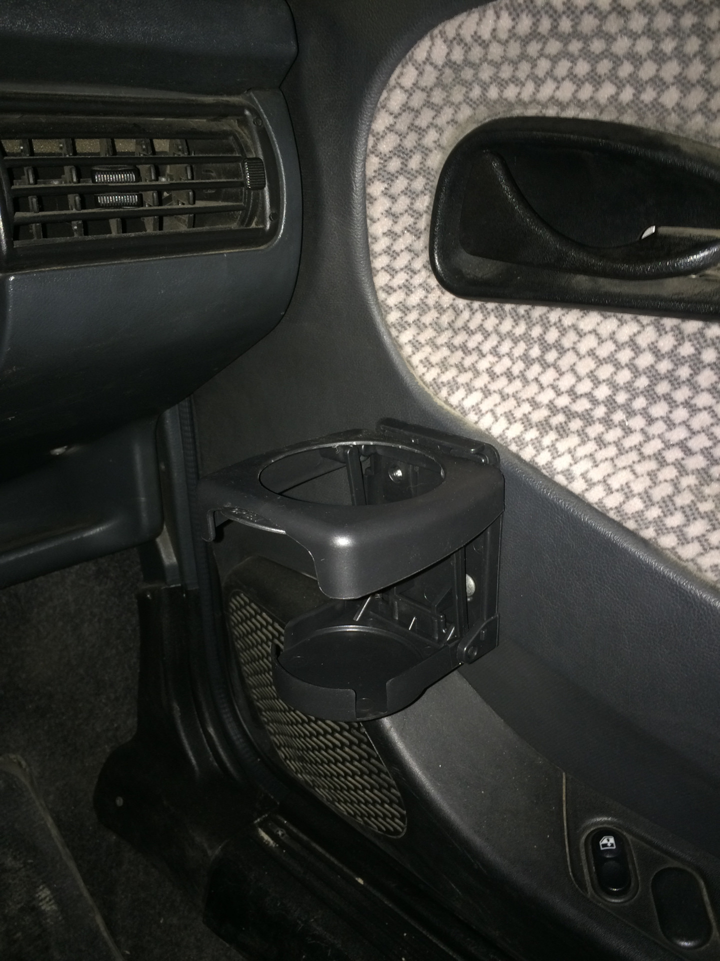 Консоль ваз 2107 с подстаканниками. Консоль с подстаканниками 2114. Консоль с подстаканниками 2114. Консоль с подстаканниками 2114. Консоль с подстаканниками 2114.