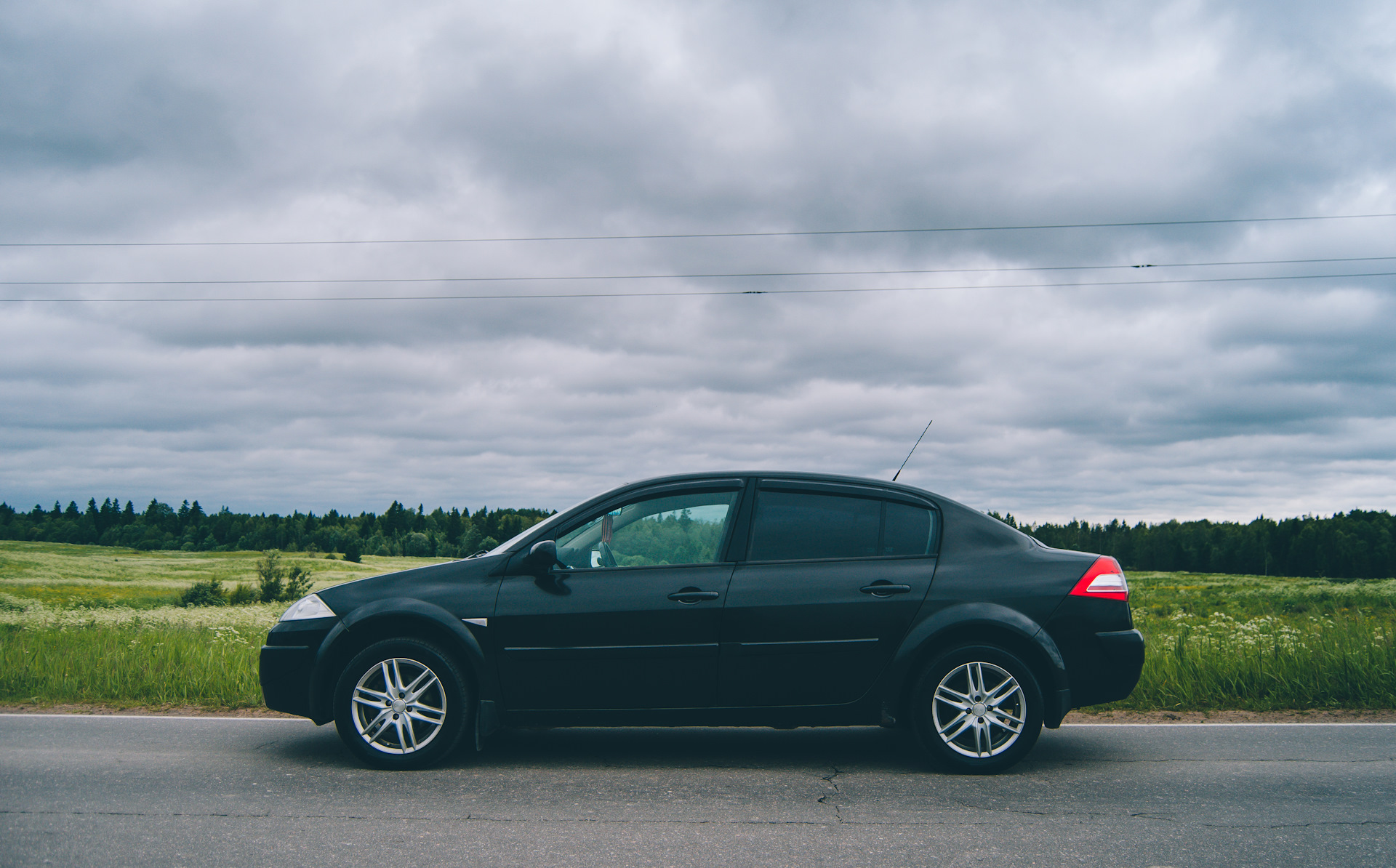 Рено меган 2 седан диски. Рено Меган 2 седан. Renault Megane, 2008 клиренс. Рено Меган 2 зеленый. Рено Меган 2 2009.