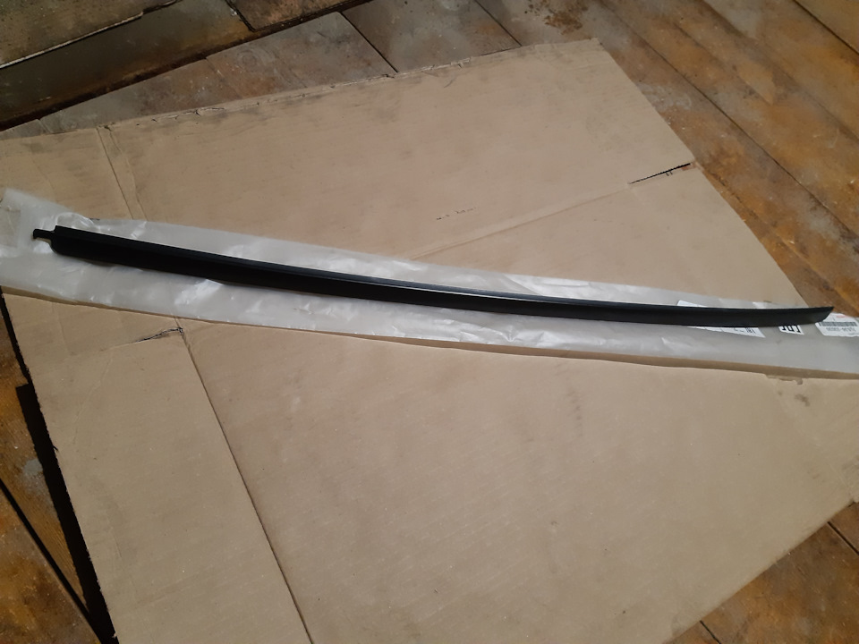 Молдинг лобового стекла Toyota Camry V70 на Toyota Camry (XV70). | 2 ...