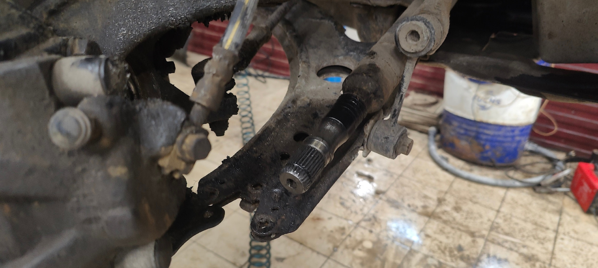 Попал маслом в кашу. Лопнул шрус. — Skoda Octavia A4 Mk1, 1,8 л, 2001 ...