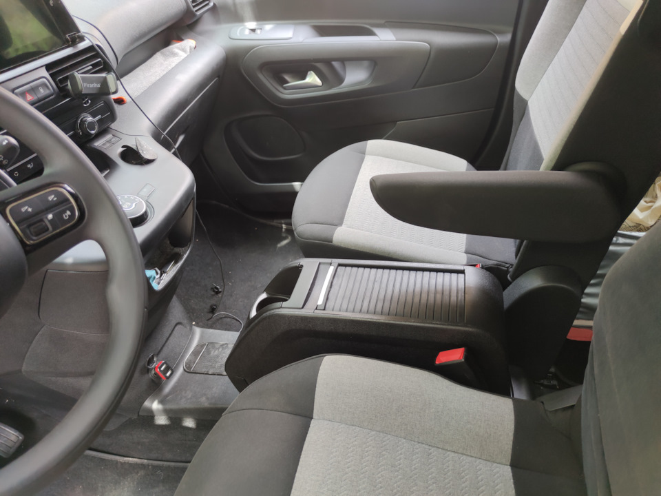 бардачок от Берлинго2 — Citroen Berlingo (3G), 1,5 л, 2022 года ...