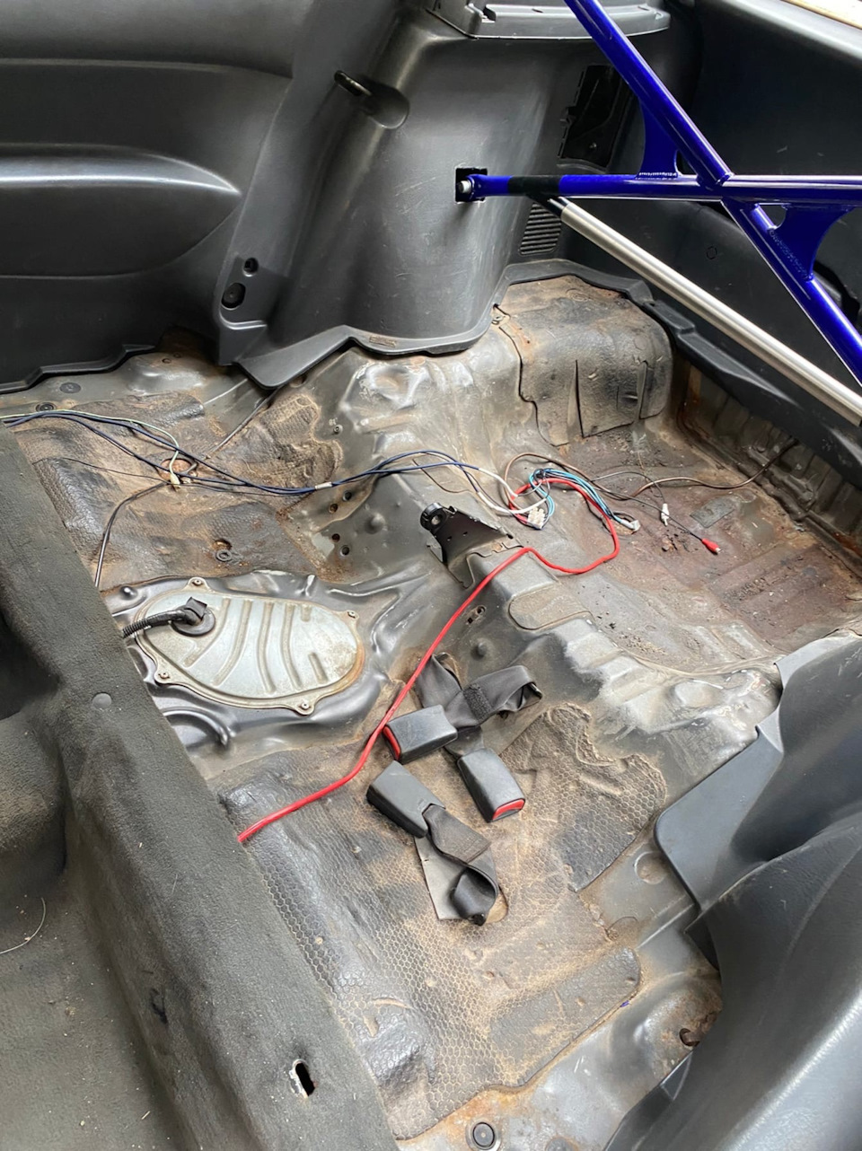 Полная разборка кузова и салона, устранение косяков. Выставление ...