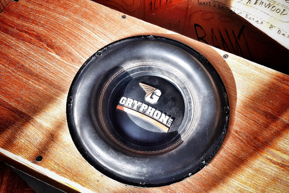 #question Как закрепить сабвуфер? — Subaru Legacy B4 (BE), 2 л, 2002 ...