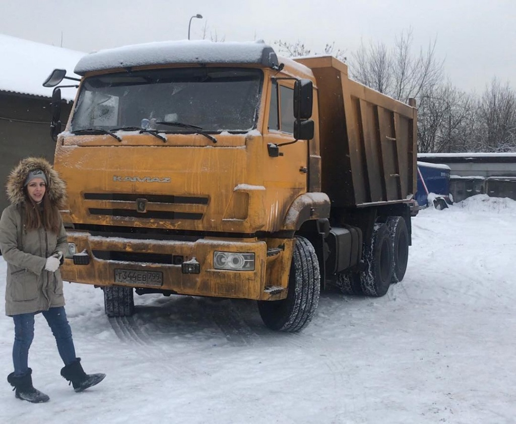 На камазе папа едет