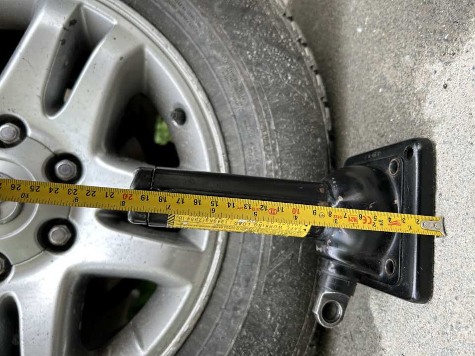 Высота подъема штатного домкрата — Toyota Sequoia (1G), 4,7 л, 2005 ...