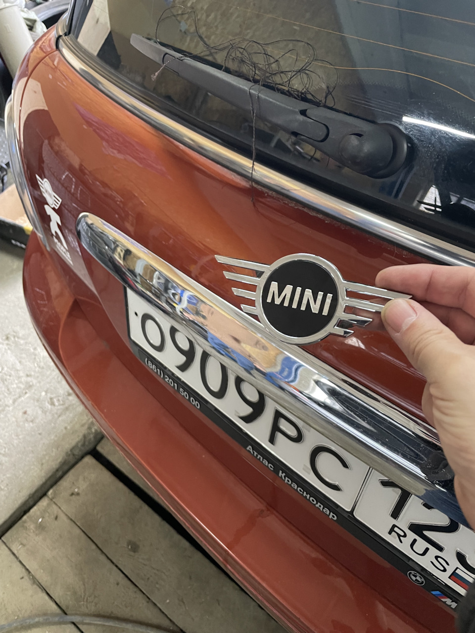 Новый значок — MINI Cooper Mk II, 1,6 л, 2012 года | своими руками | DRIVE2