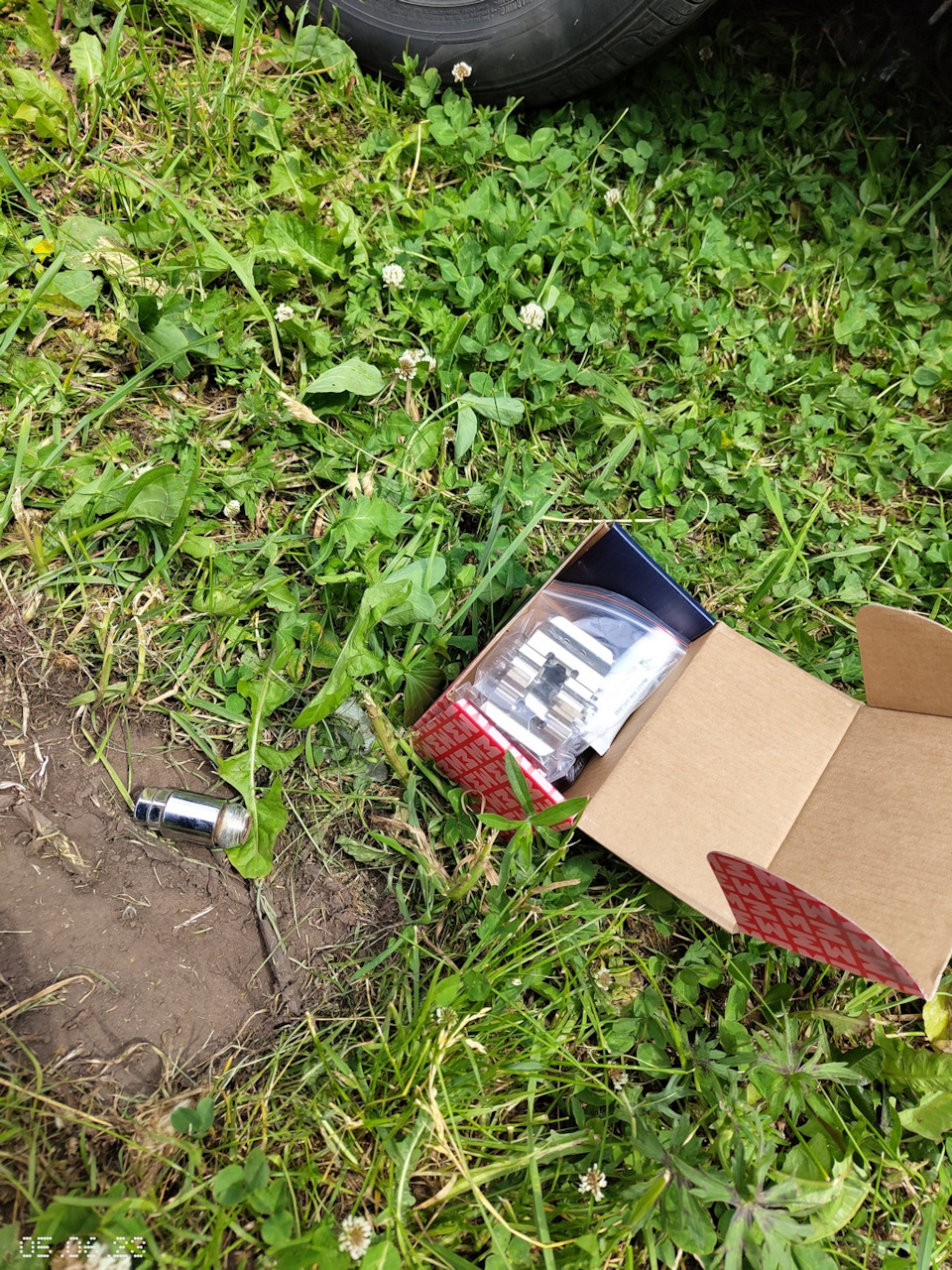 Замена задних колодок — Hyundai Solaris Hatchback, 1,4 л, 2014 года ...