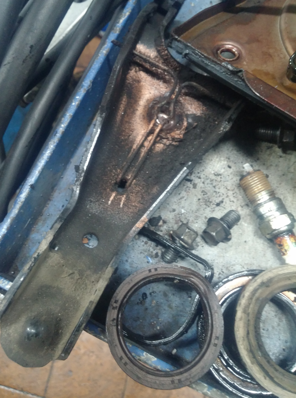 231. Замена сцепления, сальников приводов, сальников коленвала, болта ...