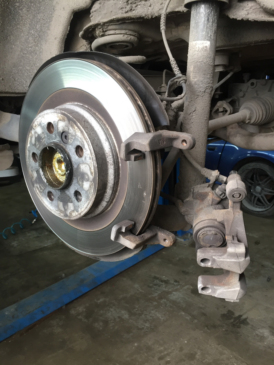 Что такое тормозные накладки бмв