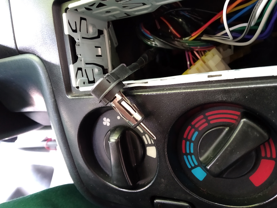 Делаем чтоб магнитола не перезагружалась при запуске двигателя — Nissan ...