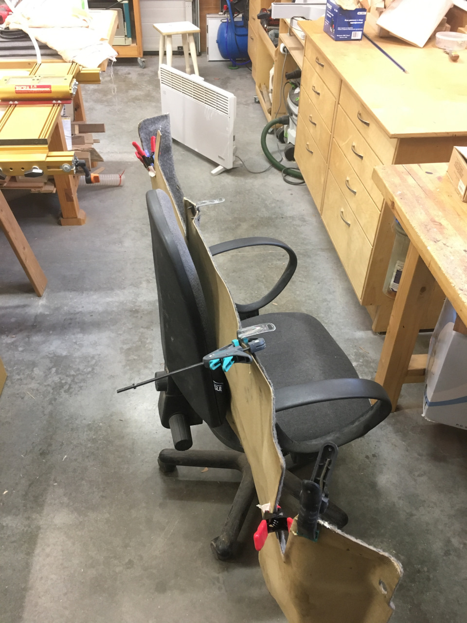 везде, где струбцины — клей — Toyota Crown (S120)