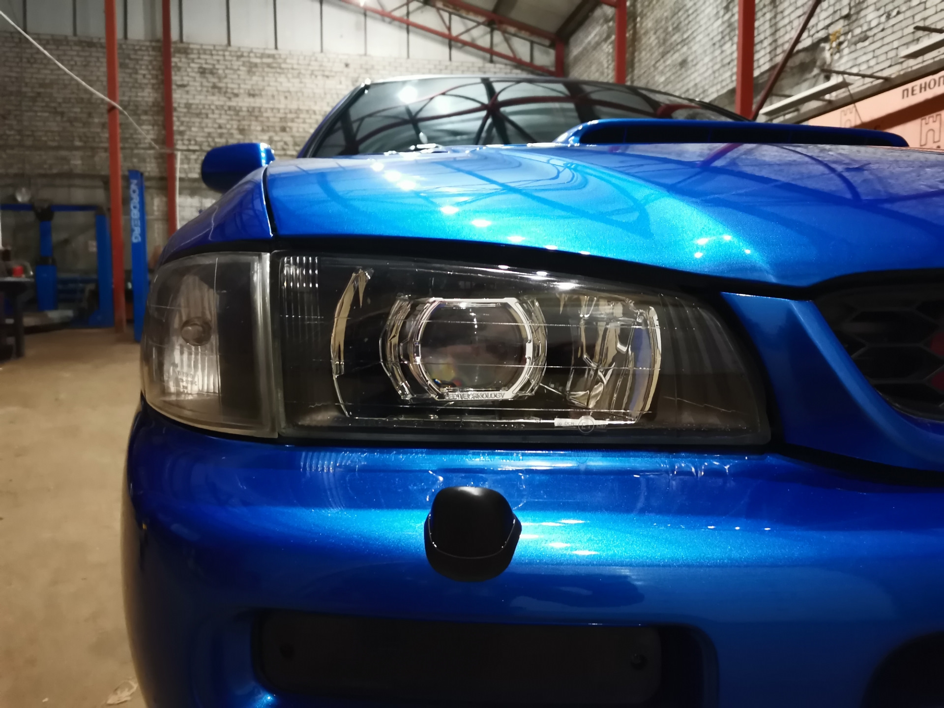 Фары приора bi-led линзы. Установка линз aozoom. Фара дальний свет на кия церато 2010. Приора bi led линзы. Линзы рено логан 1.