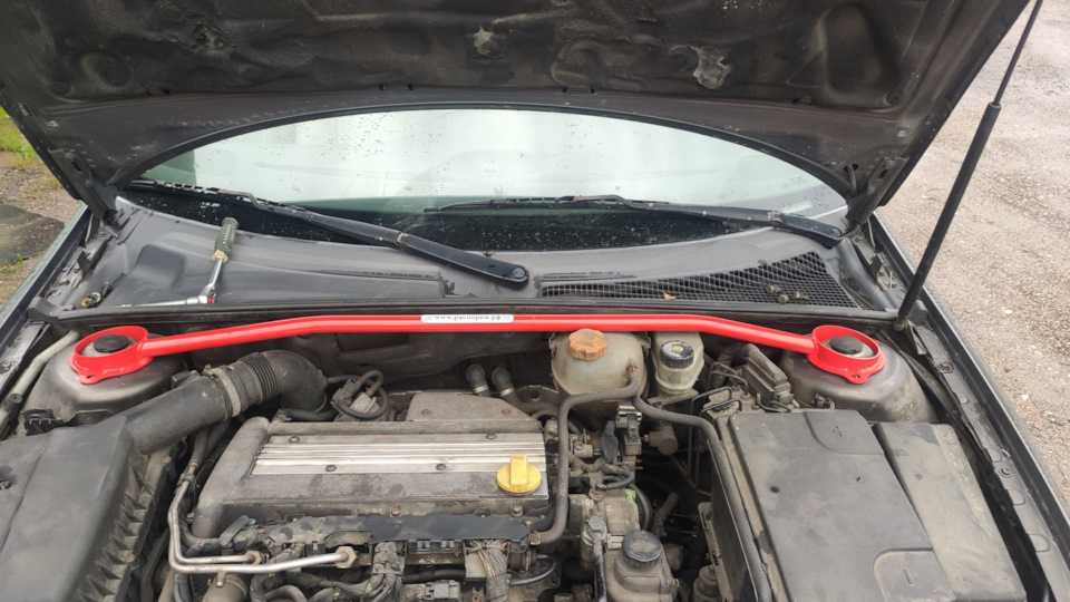 Распорка в подкапот, замена прогоревшей гофры — Saab 9-3 (2G), 2 л ...
