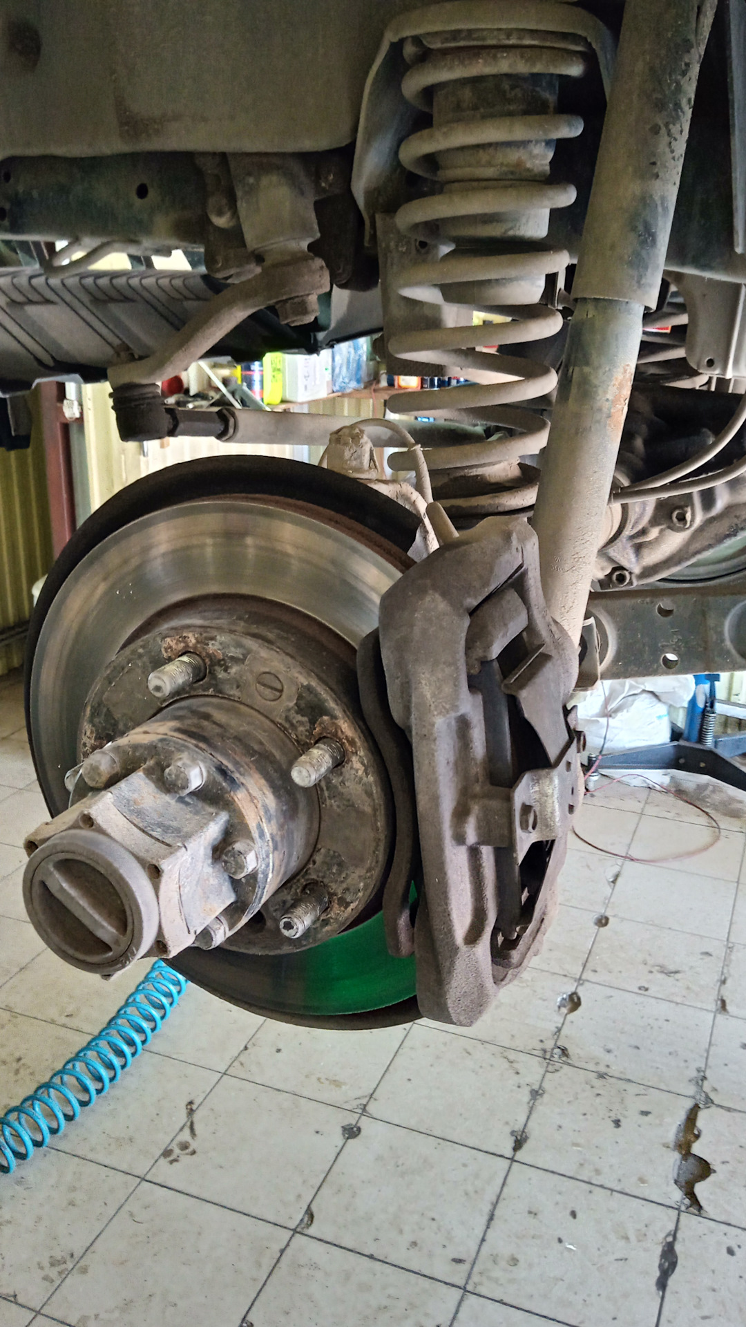 Замена левых ступичных подшипников — УАЗ Patriot, 2,7 л, 2019 года ...