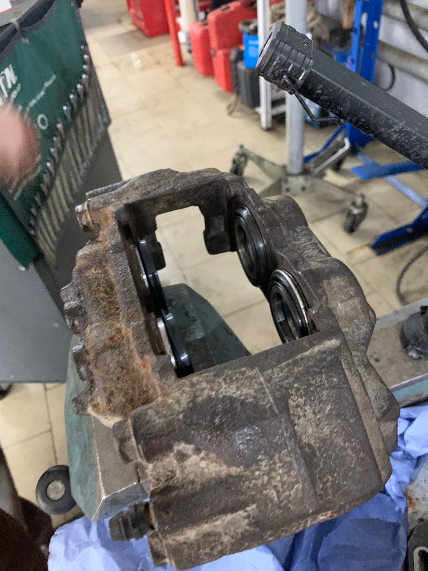 Переборка суппорта и установка ремкомплекта Mitsubishi Pajero — DRIVE2