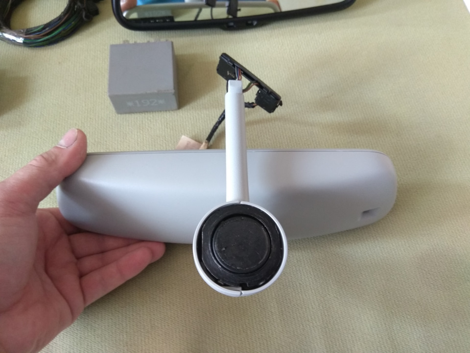 Зеркало салона с автозатемнением, датчиком дождя и подсветкой. Подходит ...