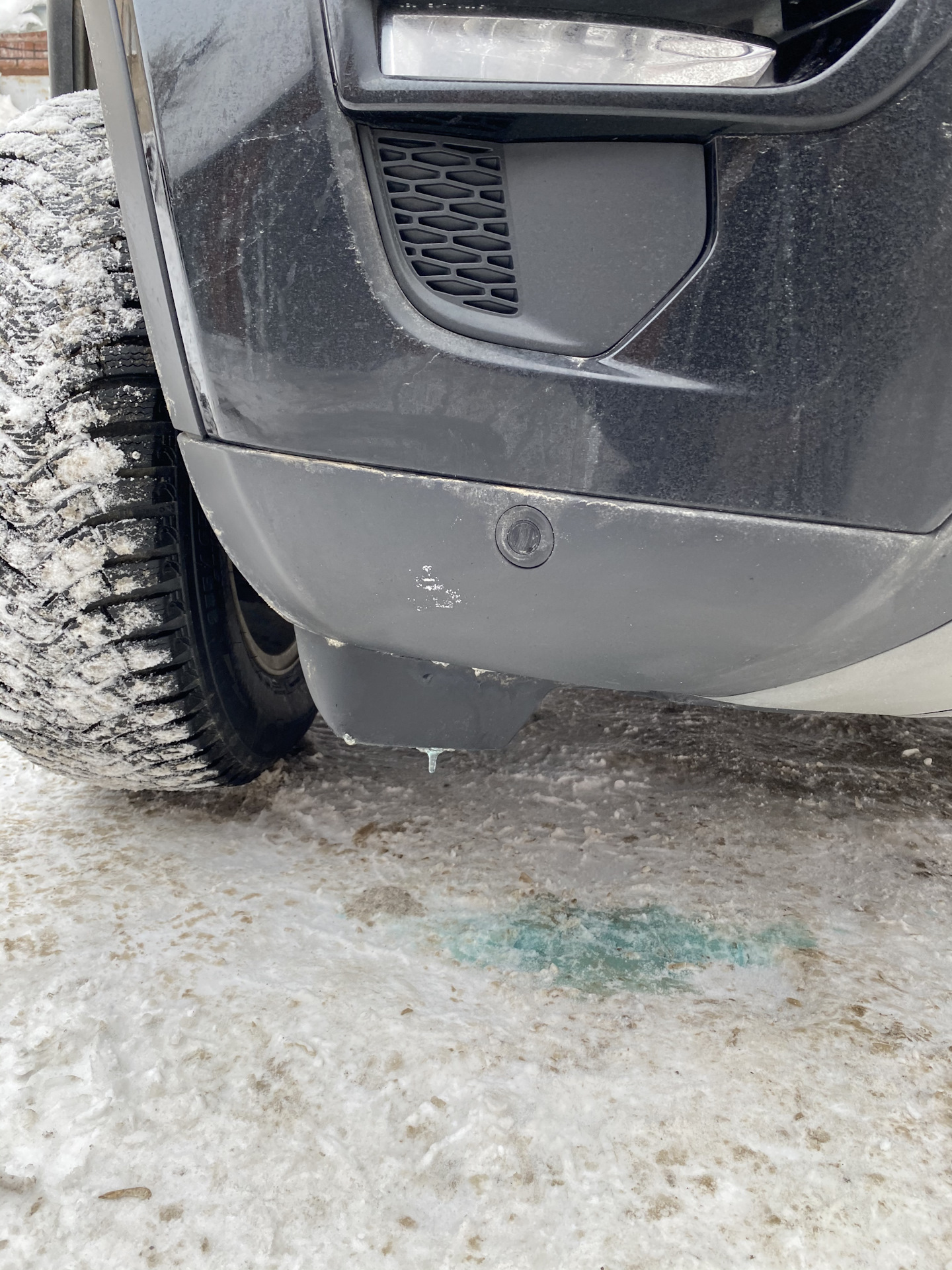 Потек бачок омывателя — Land Rover Discovery Sport (1G), 2 л, 2019 года ...