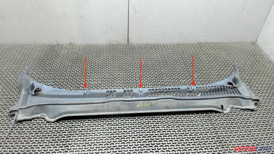 Замена форсунки омывателя стекла + моторчик стеклоомывателя — Ford ...