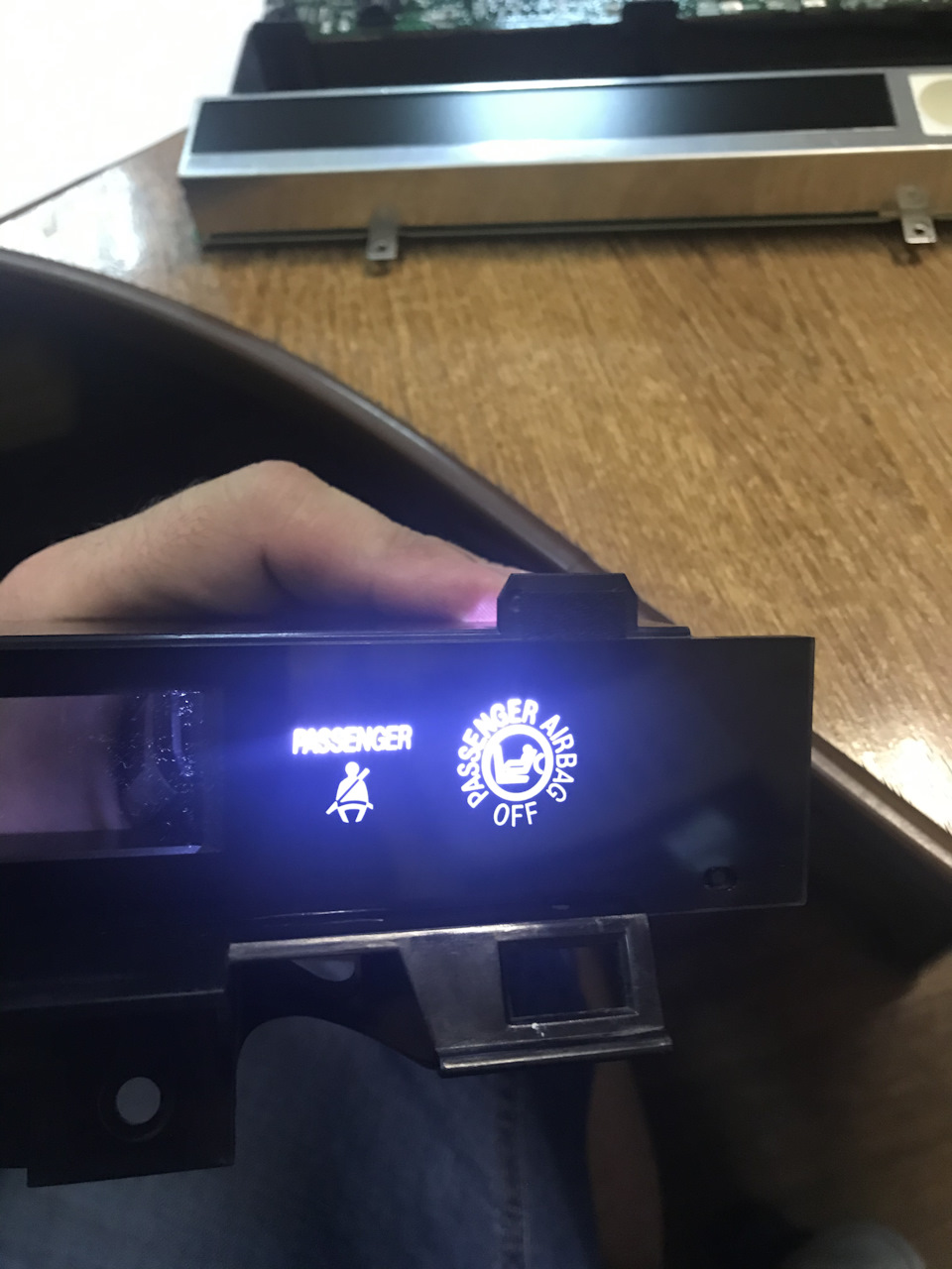 Просто посветил фонарем в места индикации — Mazda CX-7