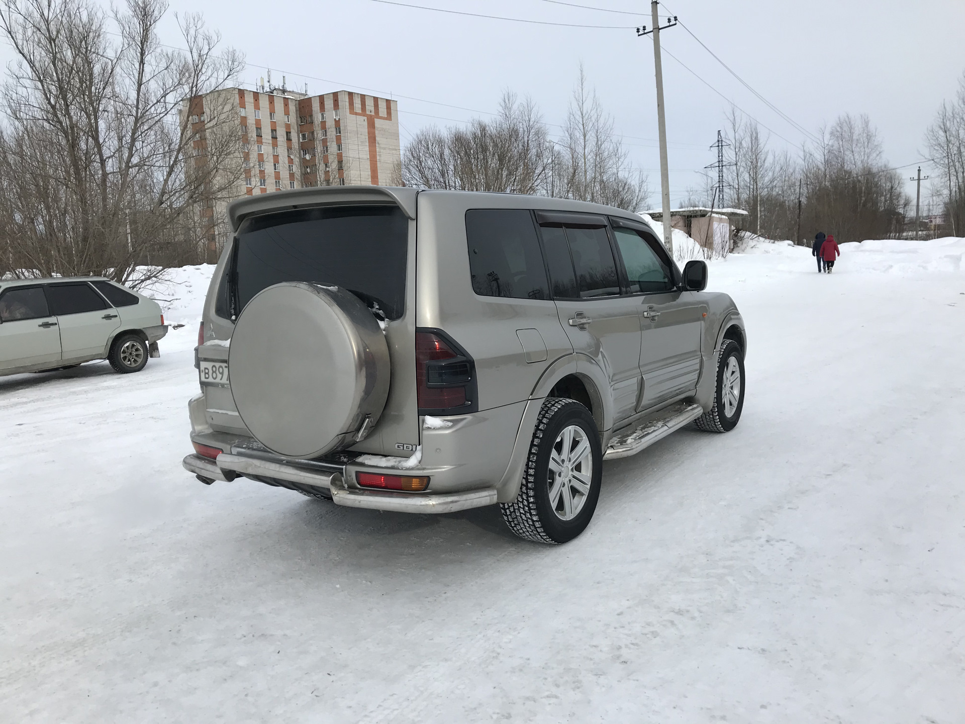 Паджеро 3 своими руками. Обвес Паджеро 3. Mitsubishi Pajero 2 обвес. Митсубиси Паджеро 2 в обвесе. Митсубиси Паджеро 3 обвес.