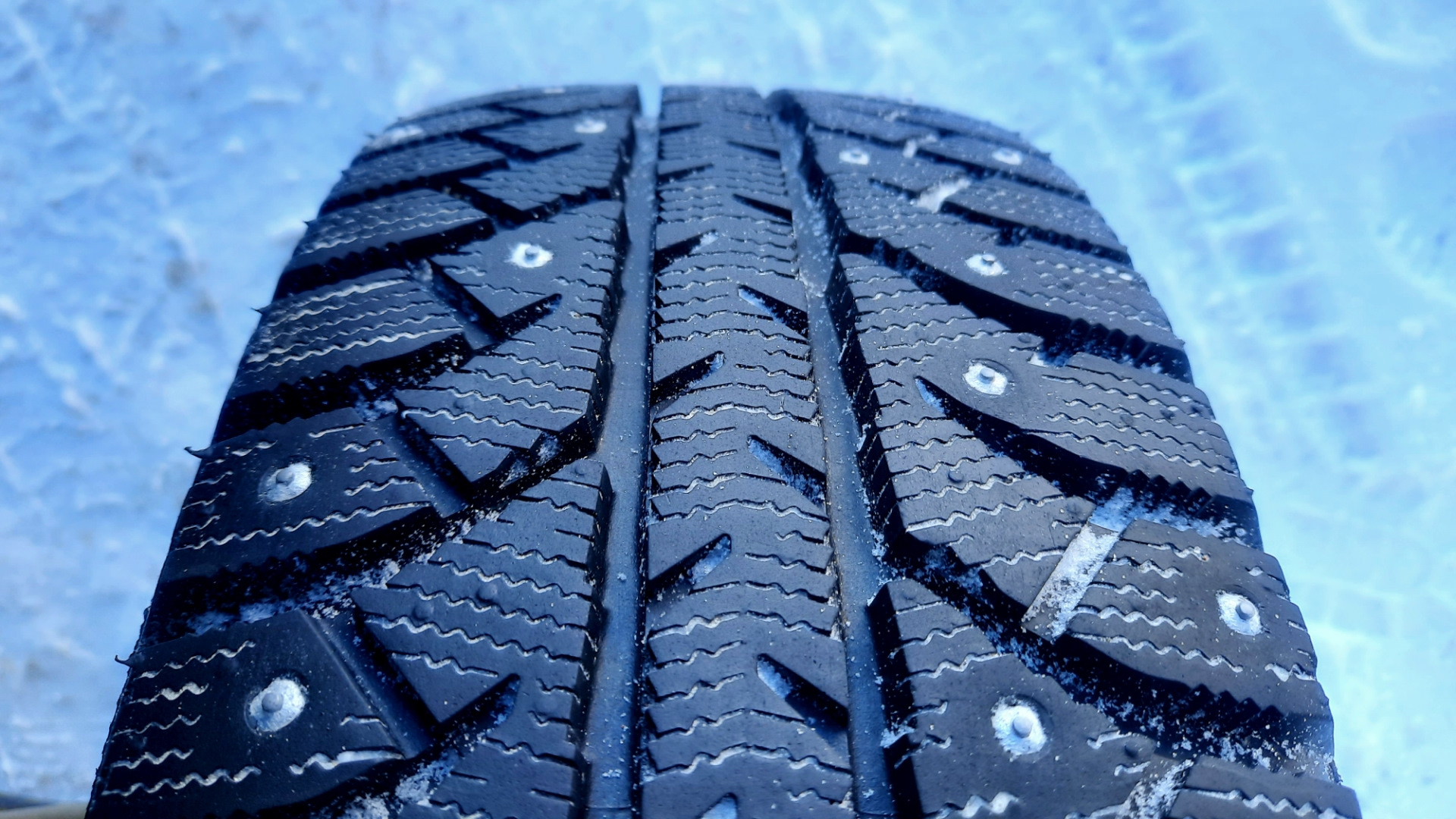 Шины бриджстоун айс крузер. Bridgestone Ice Cruiser 7000. Бриджстоун айс Крузер 7000. Bridgestone Ice Cruiser 7000s 185/65 r15. Bridgestone Ice Peak.