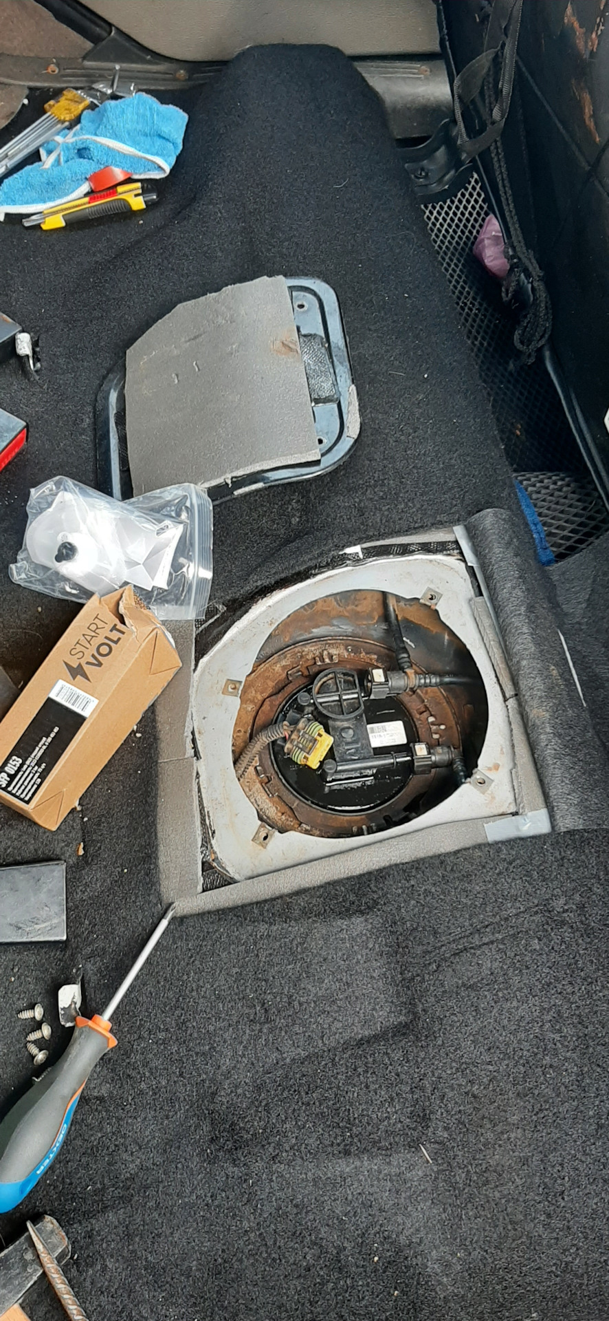 Замена топливного насоса. — Lada Калина хэтчбек, 1,6 л, 2007 года ...