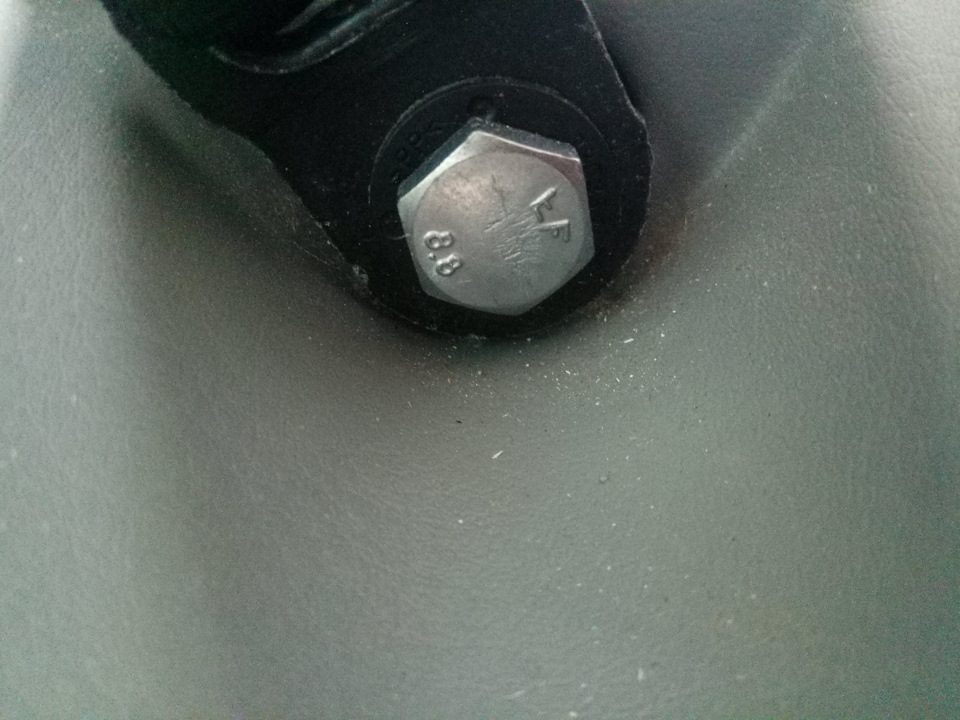 Разбор салона Каравелла Т5: снятие старого напольного покрытия ...