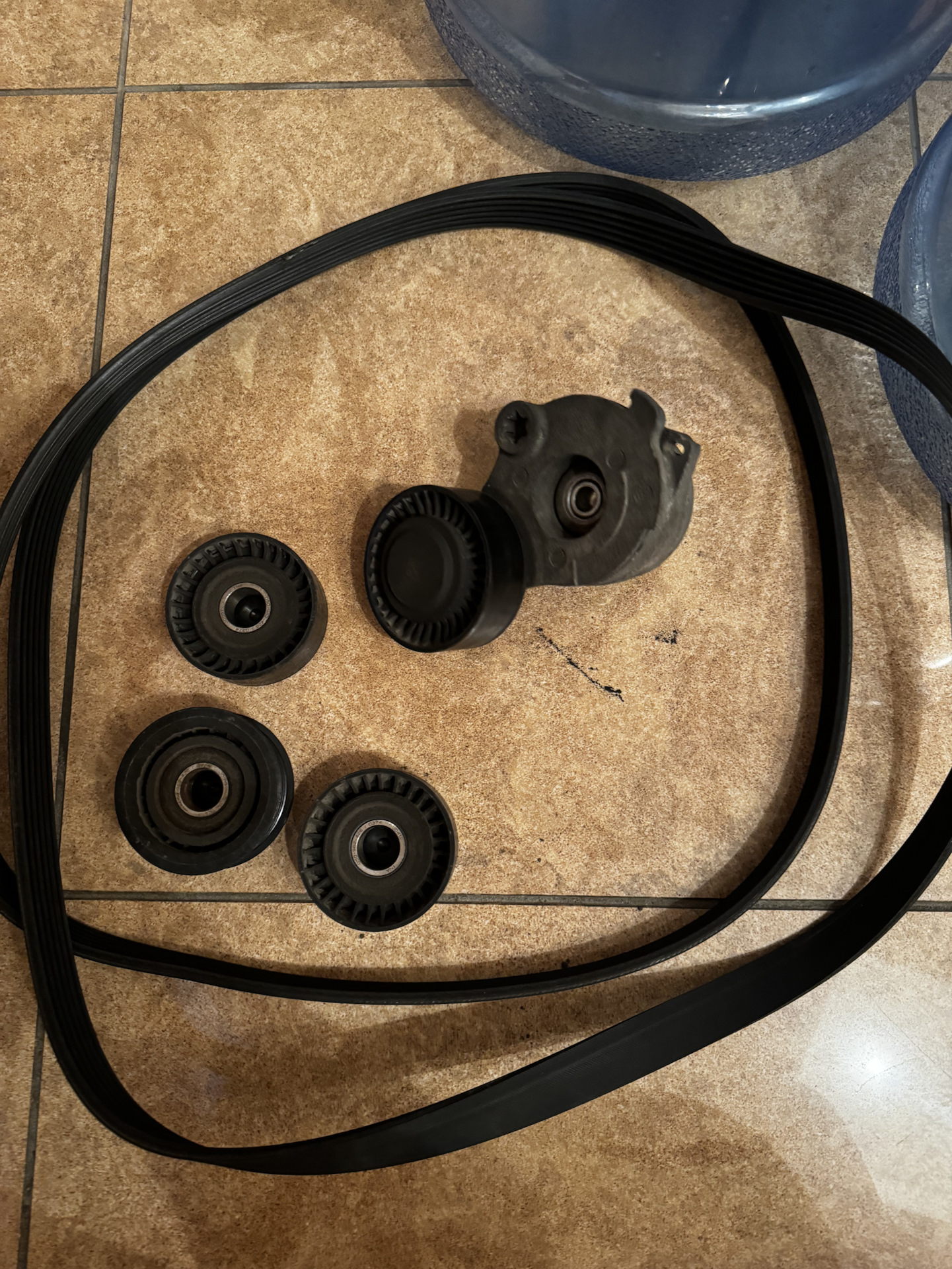 Замена поликлинового ремня и роликов. Чистка передних суппортов ...