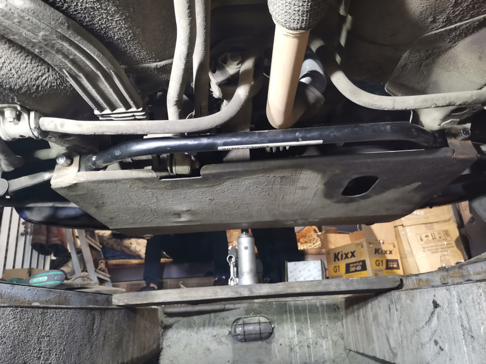 Нижняя распорка рычагов АвтоПродукт+Новые подушки двигателя. — Lada ...