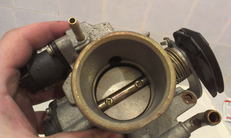 Чистка дросселя на Приоре — Lada Приора хэтчбек, 1,6 л, 2010 года ...