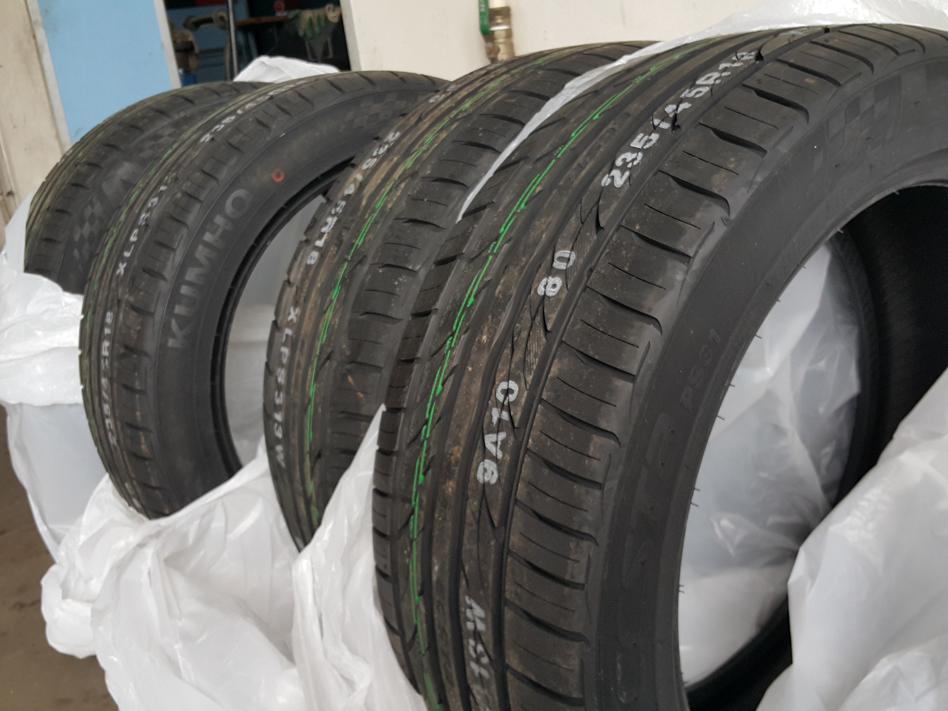 автошины 235 45 r18