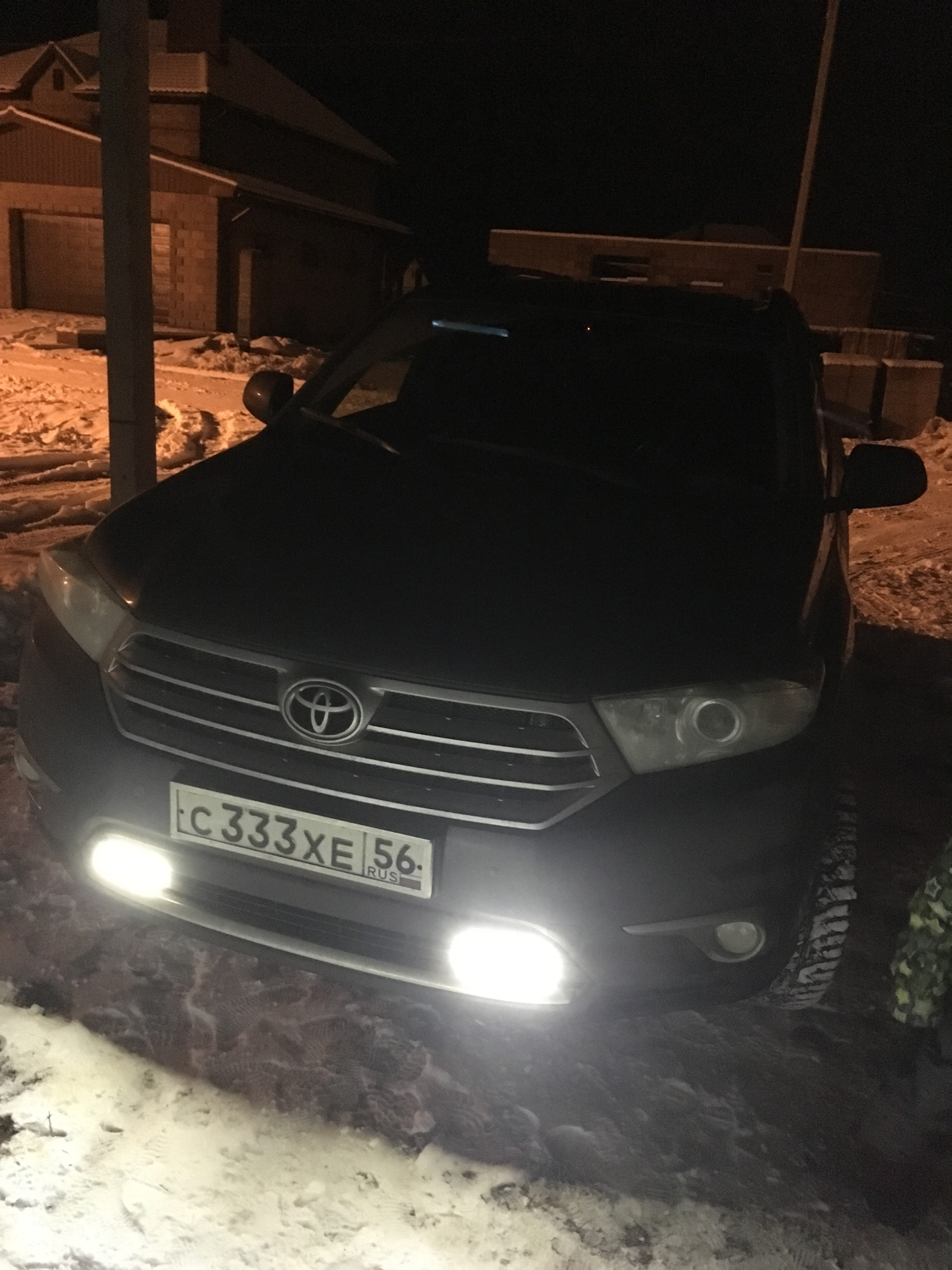 Toyota Highlander - замена линз на билед Aozoom, замена ламп в птф на светодиодн