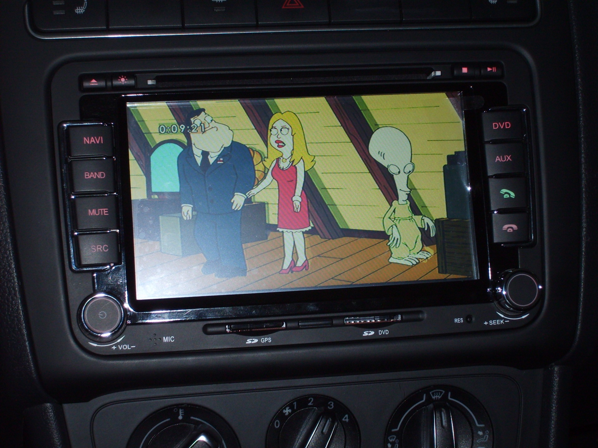 Магнитола TID-7501+USB в бардачке. — Volkswagen Polo Sedan, 1,6 л, 2010 ...