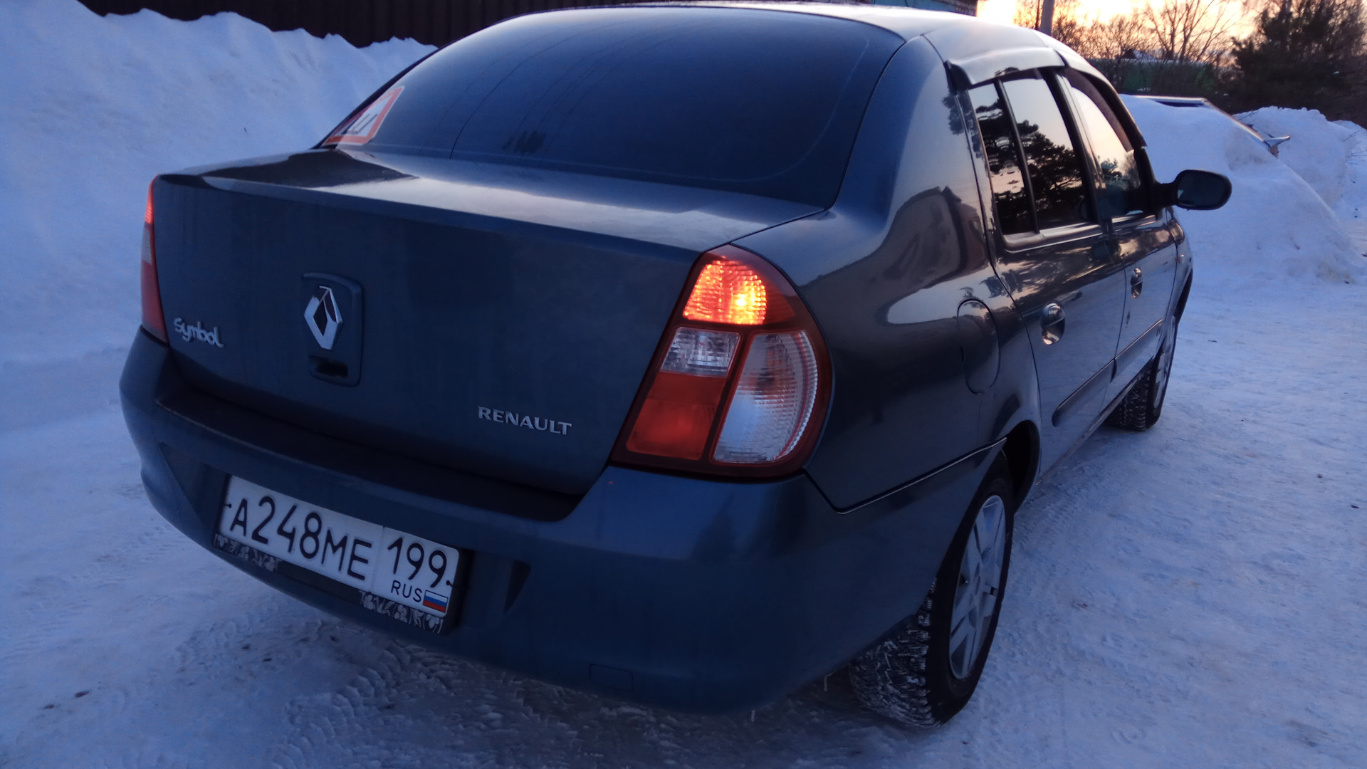 Renault symbol поколения