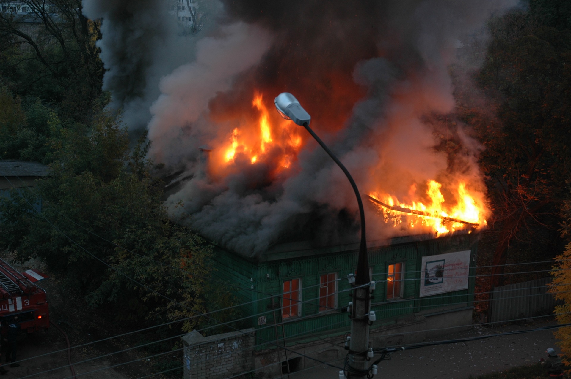 К чему снится пожар горел дом. Пожар на ул.ст.Разина. Пожар на ул.ст.Разина Саранск. Пожар на улице. Снится пожар.