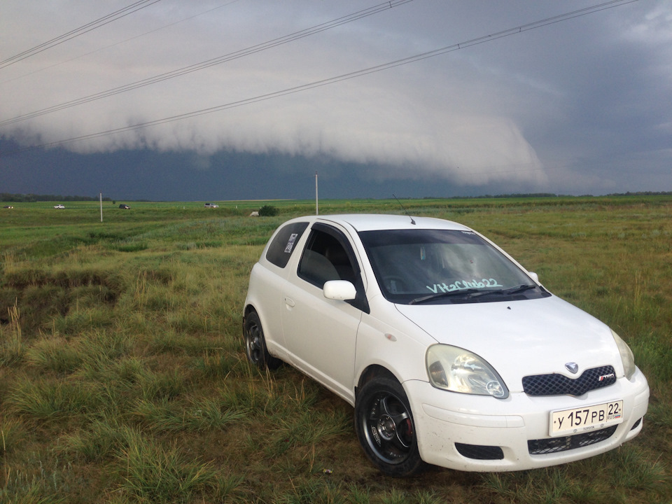 Toyota Vitz 4wd снизу