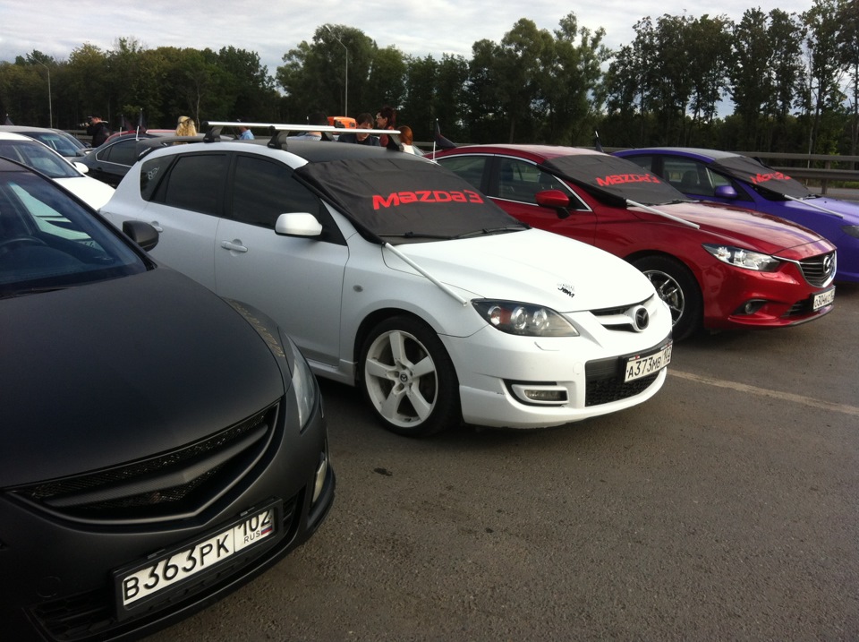 Мы стройными колоннами проехали по городу в сопровождении новых матрешек — Mazda 3 MPS (1G)