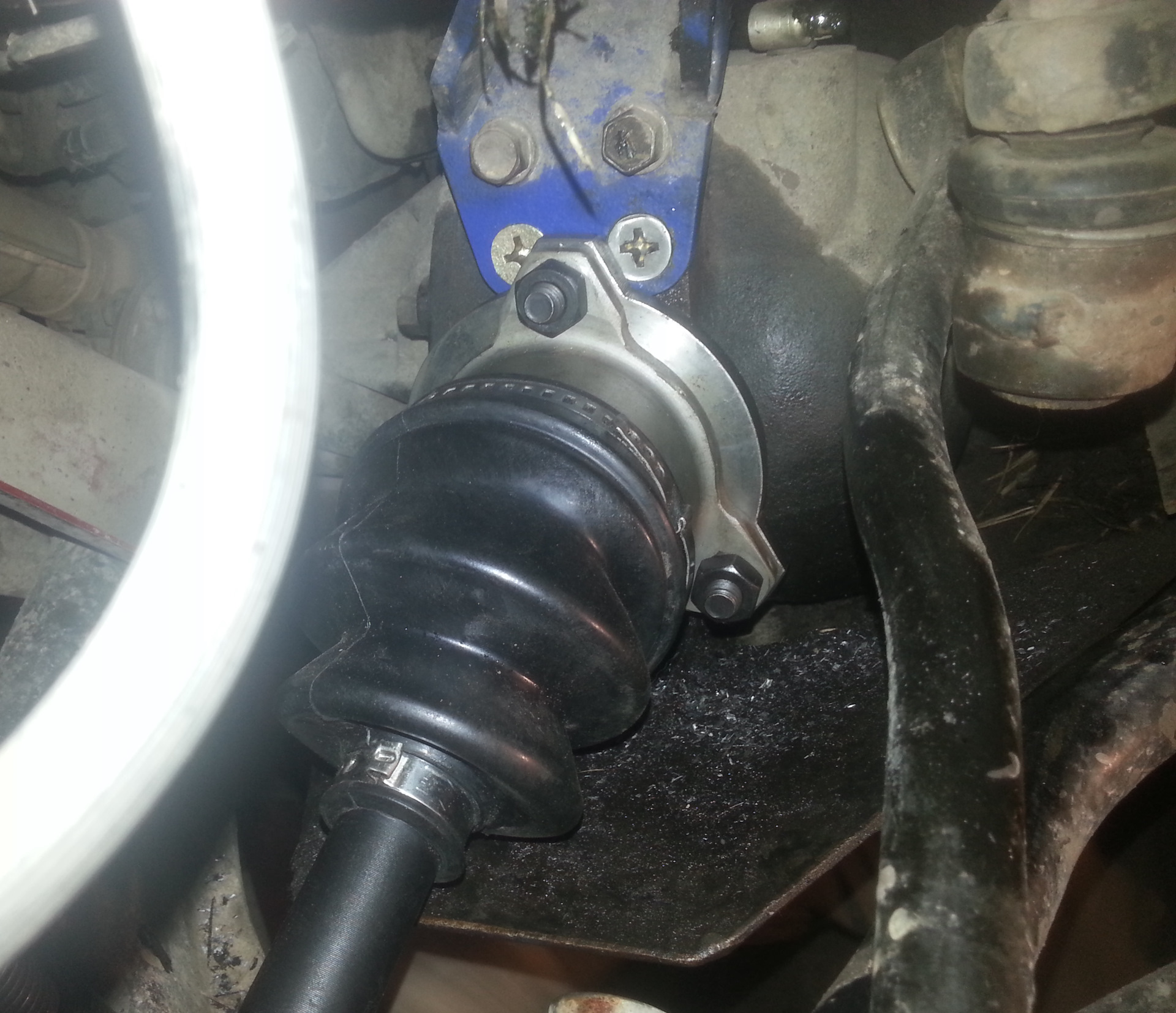 Проставка привода escudo. Внутренний привод ваз 2114. Кпп на луаз сколько валов. Луаз вылетает задняя передача. Пружины в кпп ваз 2109.