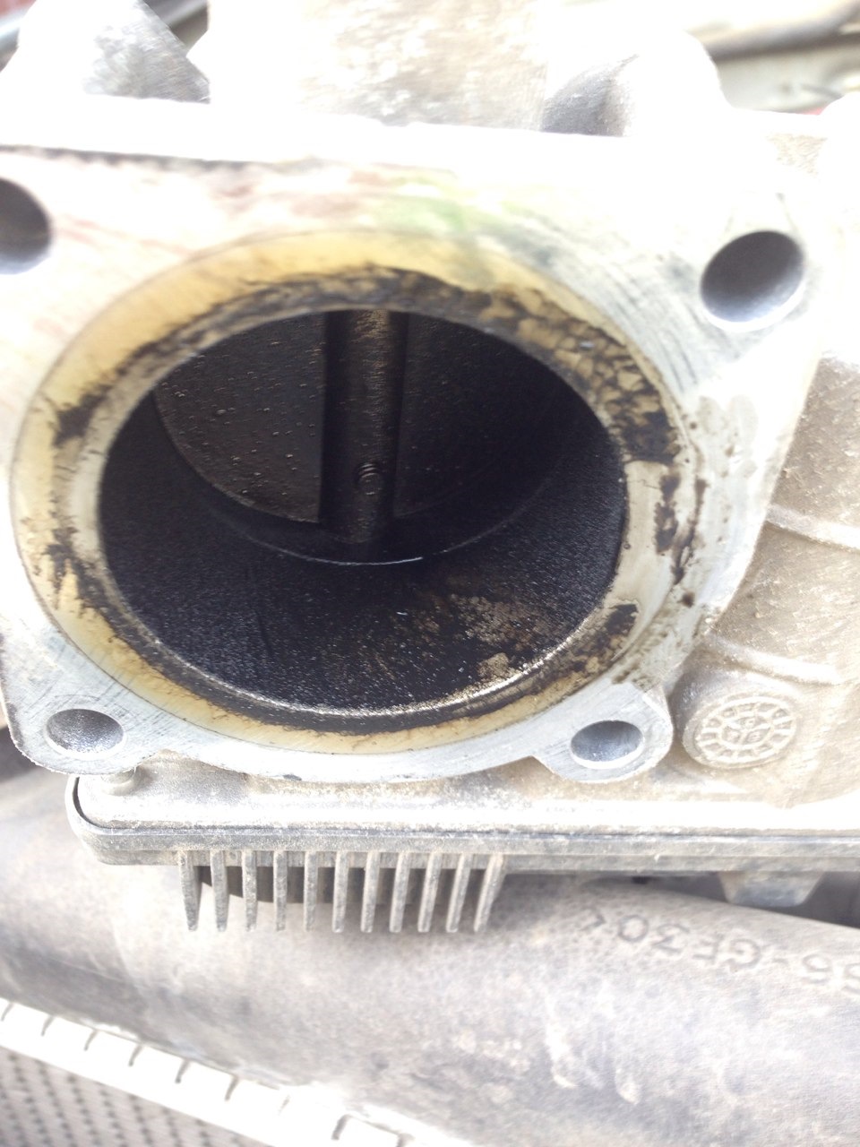 Чистка дросельной заслонки — Nissan Almera II (N16), 1,5 л, 2005 года ...